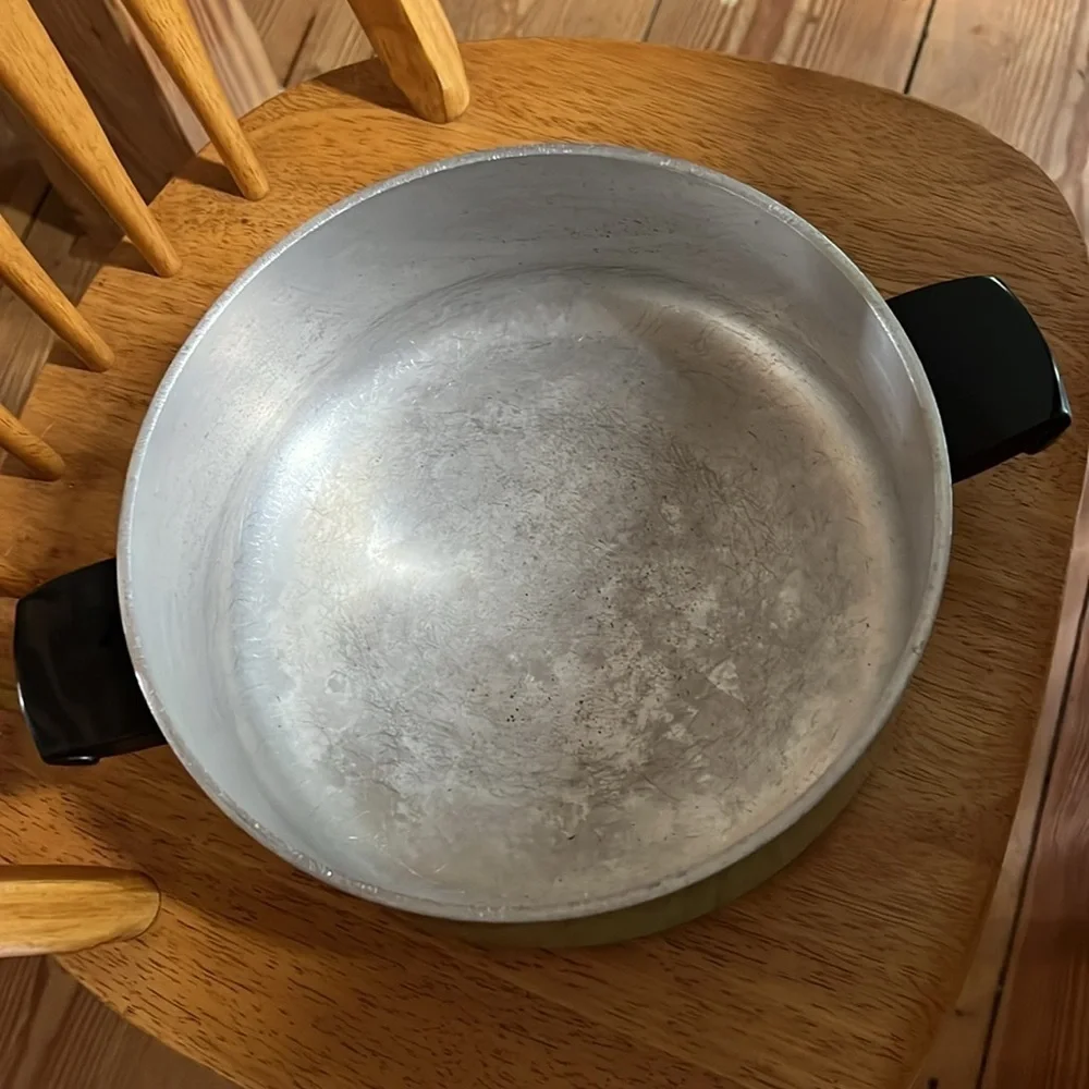 Vintage Wear Ever Avocado Green and Black Retro Cookware Pot 5qt